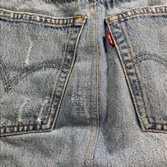 Levi’s Button Fly Raw Hem Distressed 100% Cotton Jean Denim Mini Skirt - Picture 7 of 12